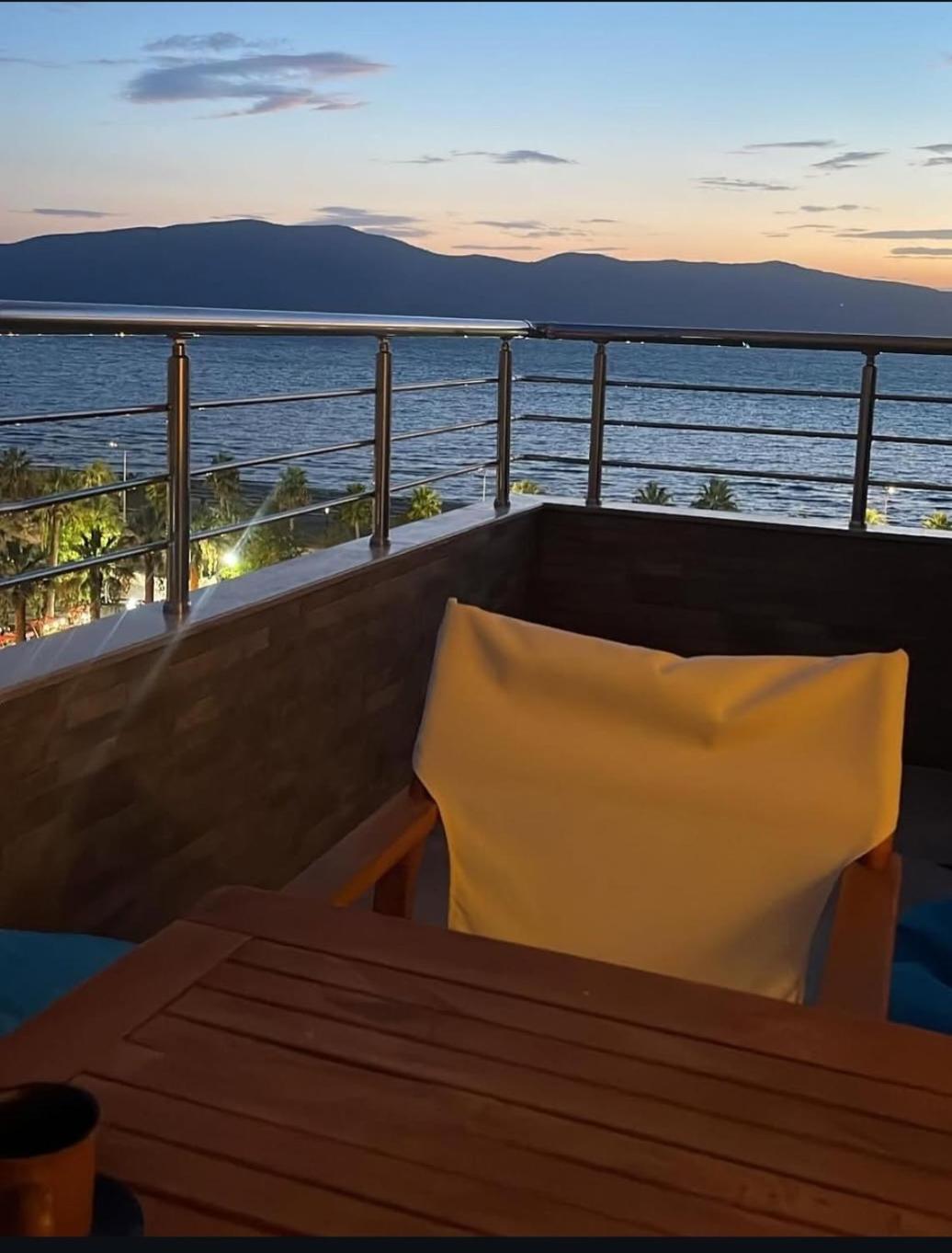 Sea Side Apartment Vlorë Exterior foto